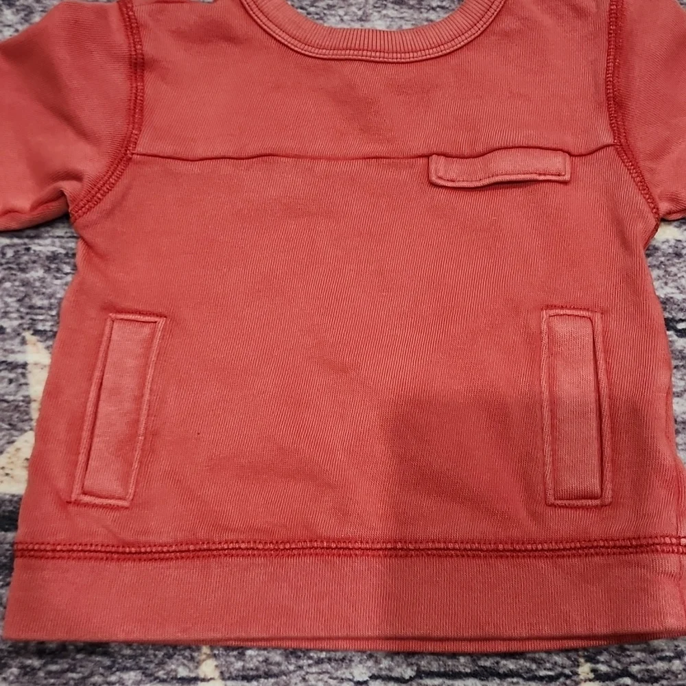 Baby boy Old Navy sweatshirt - Picture 2 of 4